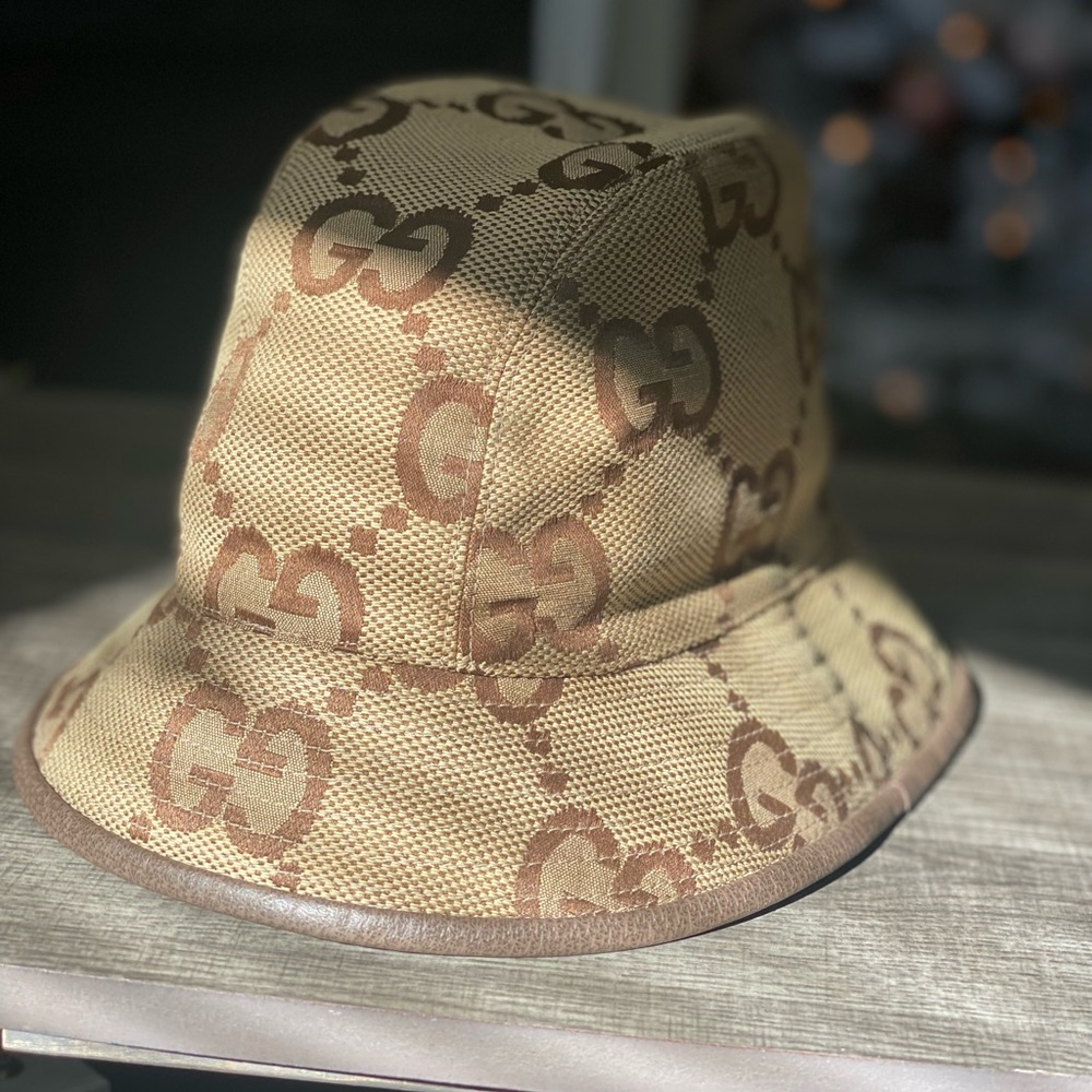 Authentic: Gucci Bucket hat